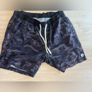 VUORI Men’s Camo Shorts